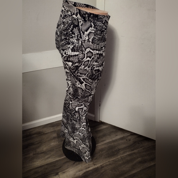 Like an angel 😇 bell bottoms XL brand new WOT - Picture 2 of 7
